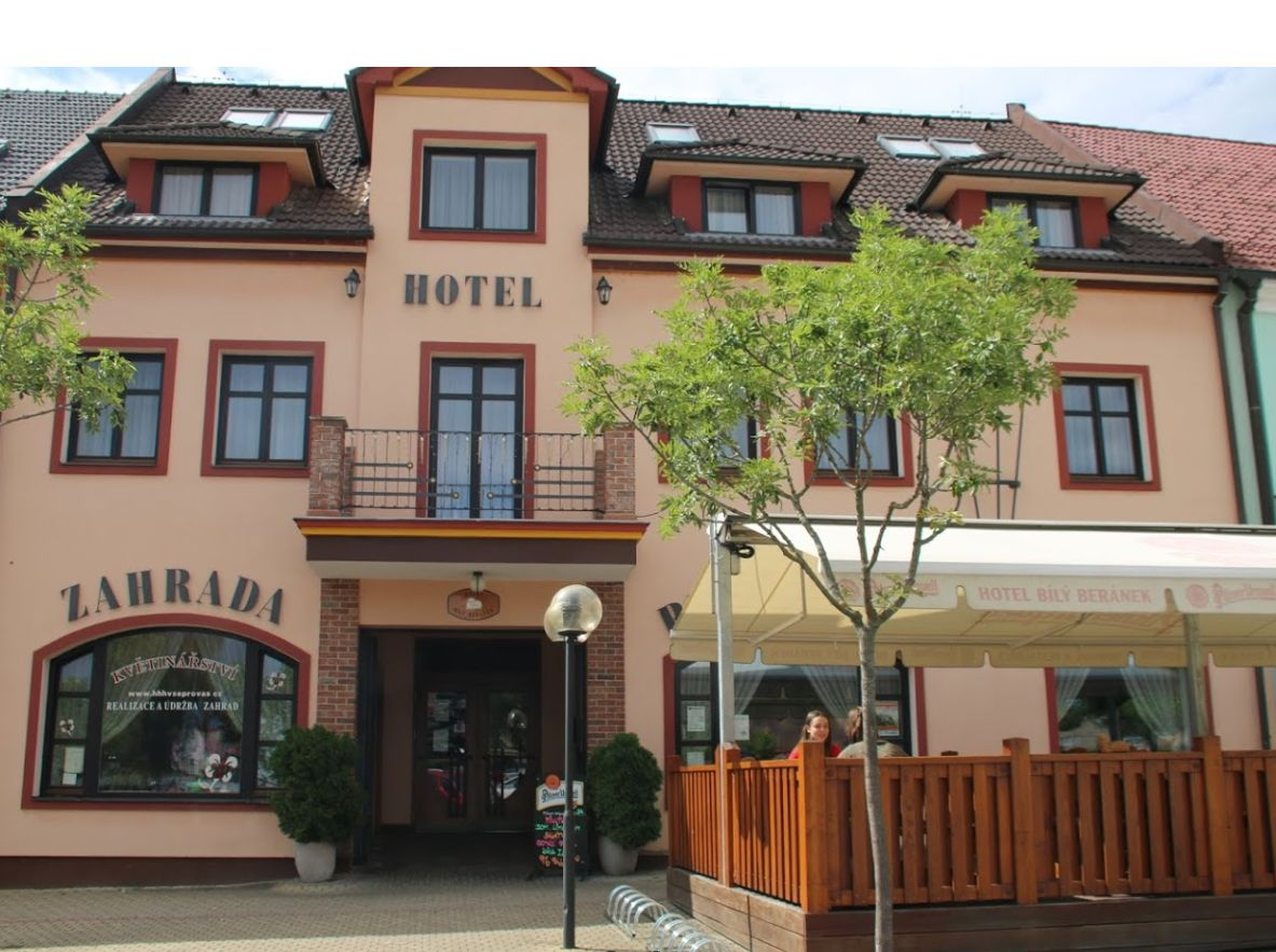 Hotel Bílý Beránek*** Restaurace, Zahrádka, Bowling
