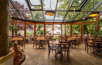 Lavička zahradní restaurace