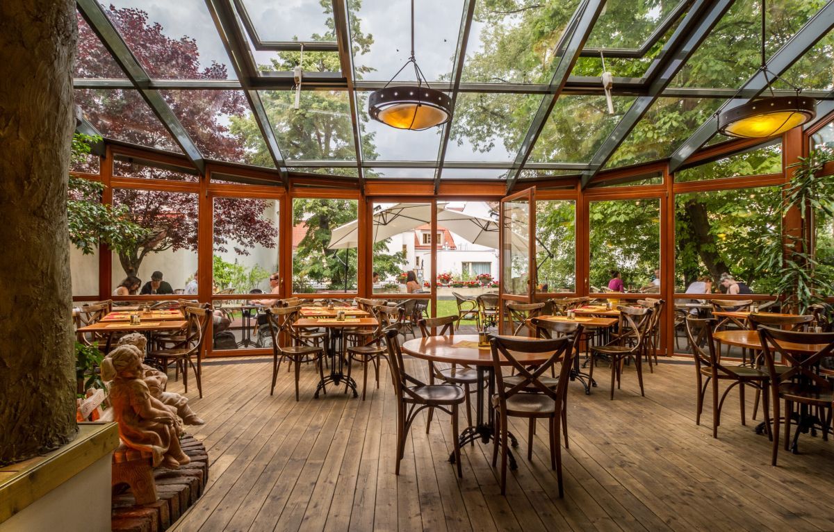 Lavička zahradní restaurace