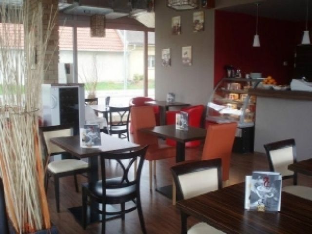 Cafe 22