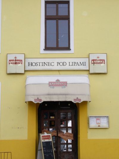 Pod lipami