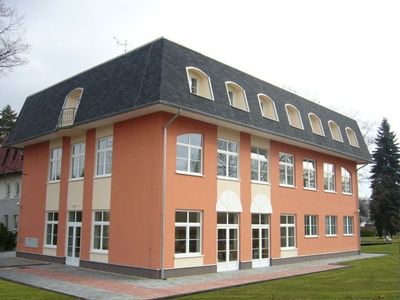 U Kostela bez věže
